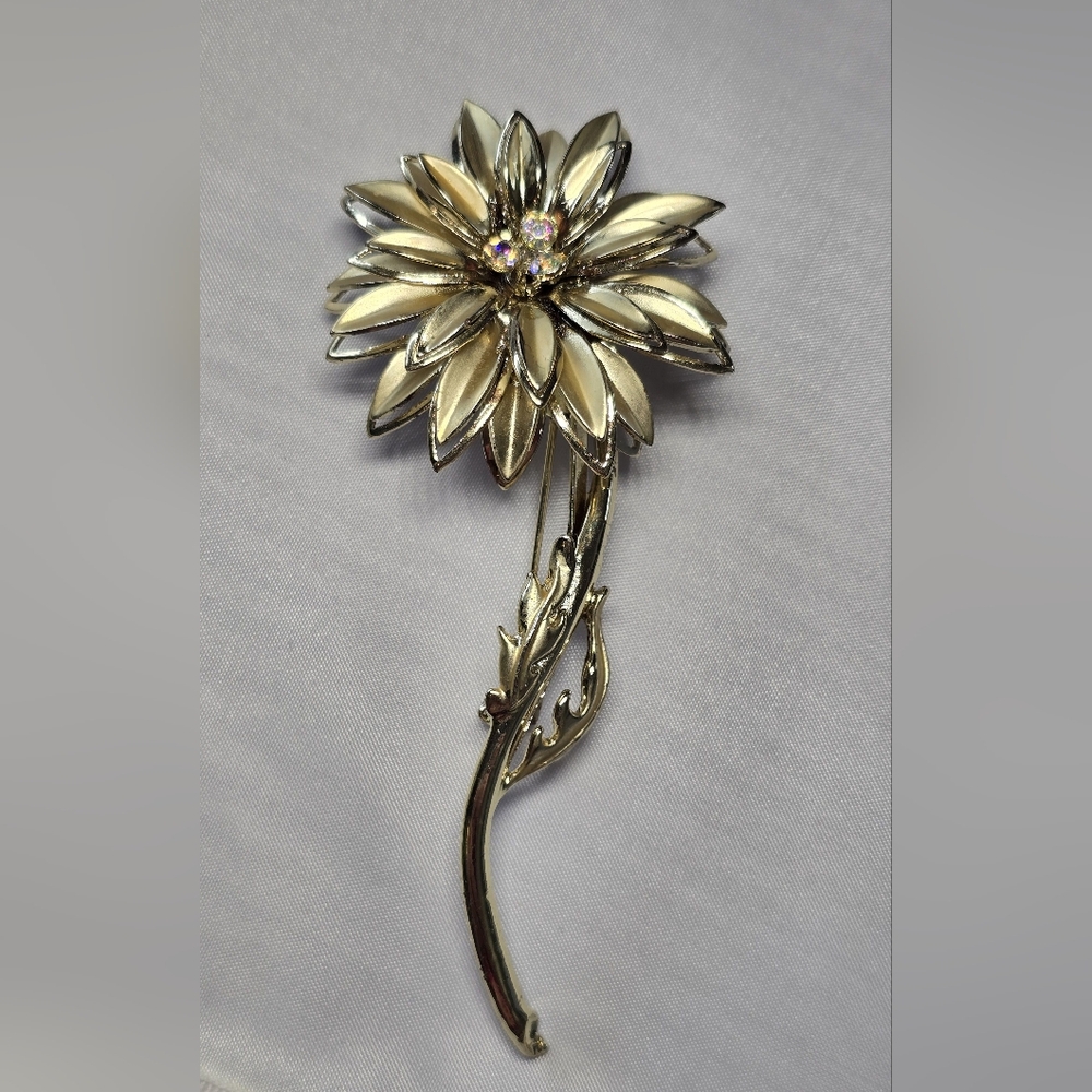 Vintage Gold Tone Flower Brooch with Rhinestone Center